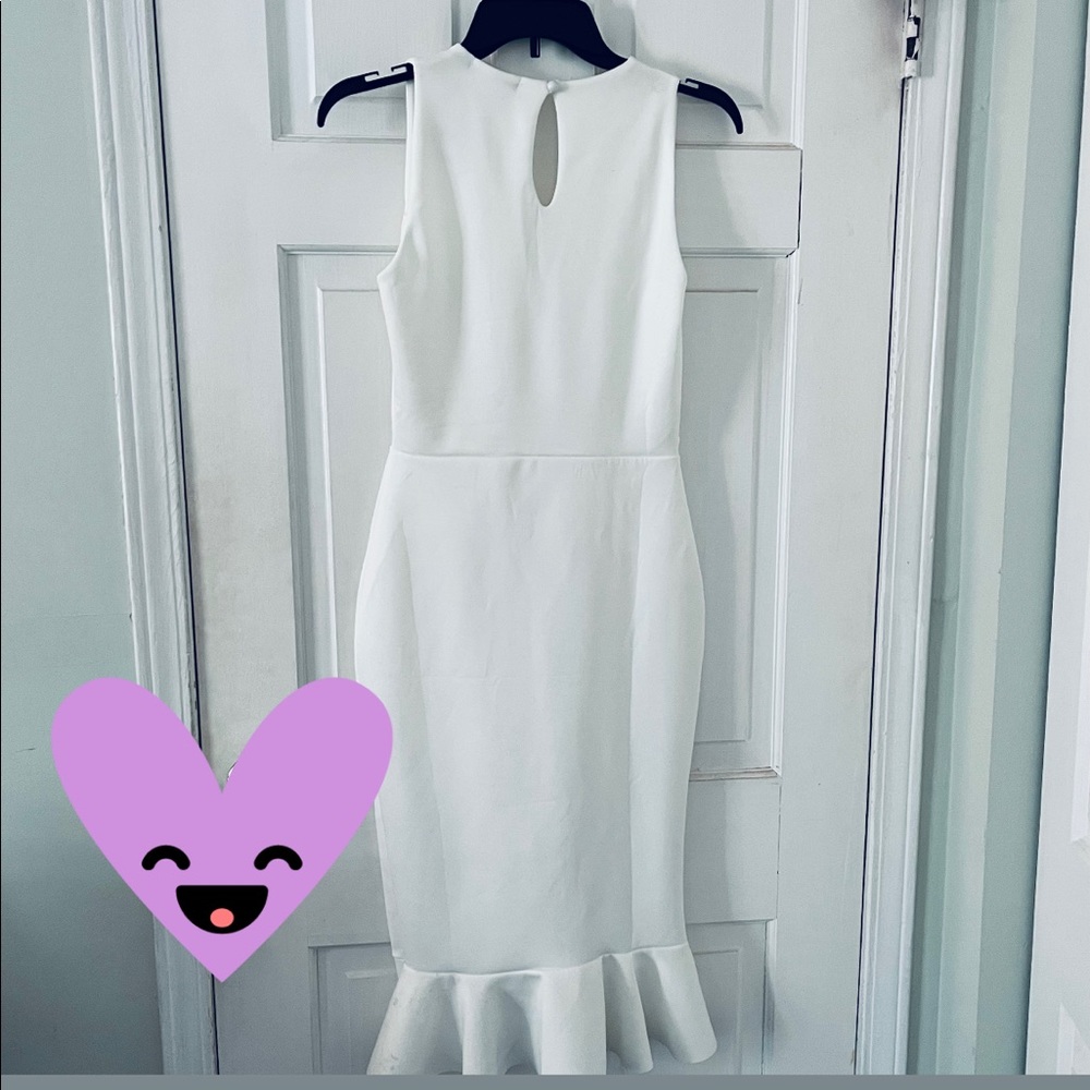 NWT! QUIZ CLOTHING, White V-neck Scuba dress with ruffles! Size Small